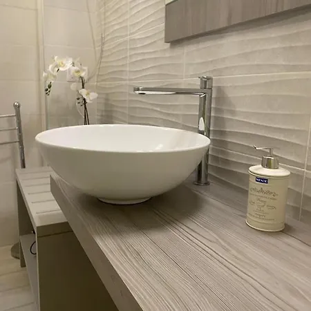 Red Moon דירה קליארי